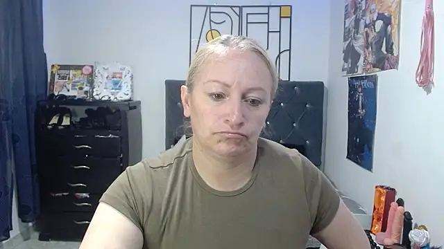 Snapshot of emperabigbootybigass chatting on April 22, 12:18 pm emperabigbootybigass online show from April 22, 12:18 pm
