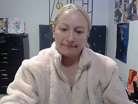 Snapshot of emperabigbootybigass chatting on April 24, 12:18 pm emperabigbootybigass online show from April 24, 12:18 pm