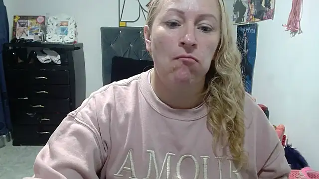 Snapshot of emperabigbootybigass chatting on April 29, 12:31 pm emperabigbootybigass online show from April 29, 12:31 pm