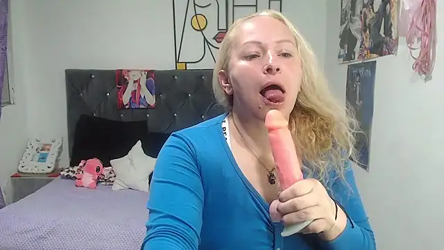 Snapshot of emperabigbootybigass chatting on July 6, 12:24 pm emperabigbootybigass online show from July 6, 12:24 pm