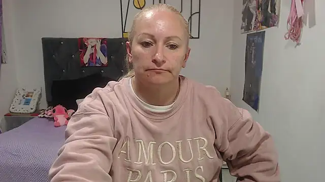 Snapshot of emperabigbootybigass chatting on July 8, 12:20 pm emperabigbootybigass online show from July 8, 12:20 pm
