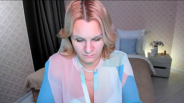 Louisa Bay online show from December 13, 2:38 pm