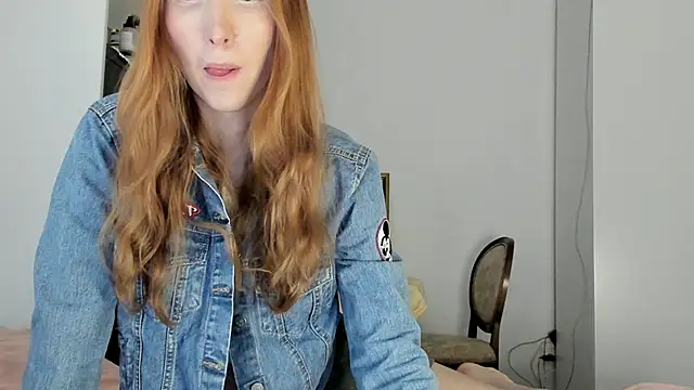 Snapshot of LisaIcon chatting on October 2, 1:51 pm LisaIcon online show from October 2, 1:51 pm