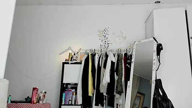 LisaIcon online show from December 17, 8:04 pm