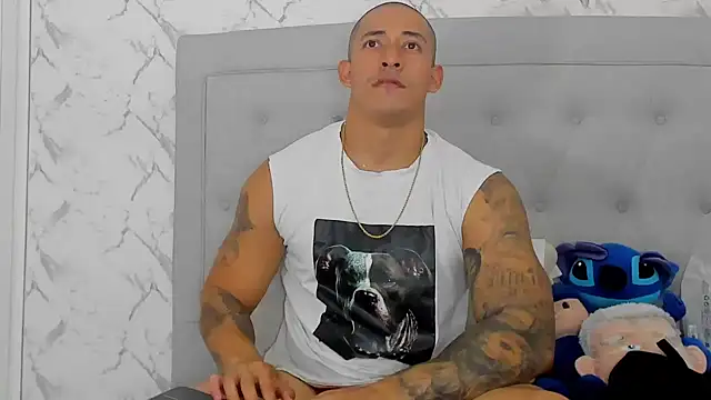 luigiferrara online show from November 6, 9:59 pm