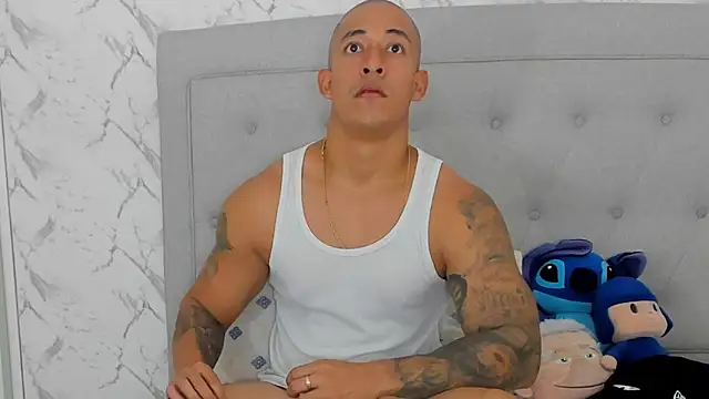 luigiferrara online show from November 17, 10:04 pm