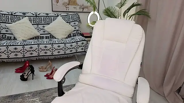 Snapshot of Beylly chatting on April 29, 5:30 pm Beylly online show from April 29, 5:30 pm
