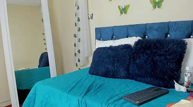 Snapshot of cristalwalker__ chatting on March 11, 6:52 pm cristalwalker online show from March 11, 6:52 pm