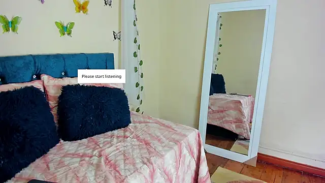Snapshot of cristalwalker__ chatting on September 16, 11:44 am cristalwalker online show from September 16, 11:44 am