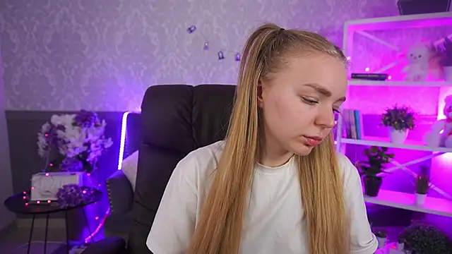 EmilySunshineS online show from November 8, 8:03 am