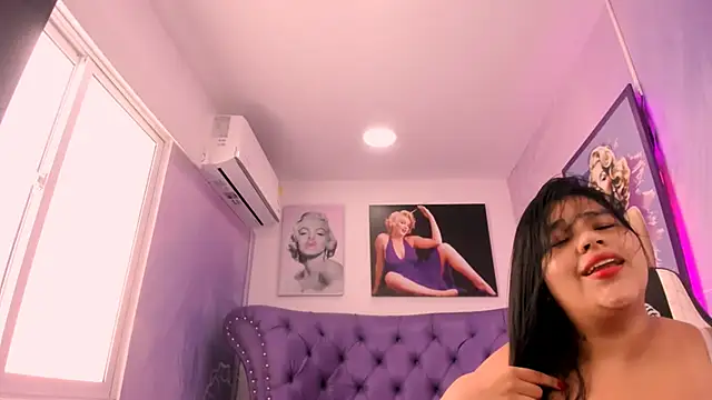 Snapshot of emma__milk_ chatting on March 18, 5:53 pm emma milk online show from March 18, 5:53 pm