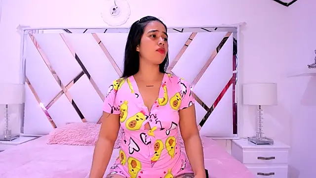 Snapshot of naughty__sara chatting on February 12, 11:18 am naughty sara online show from February 12, 11:18 am