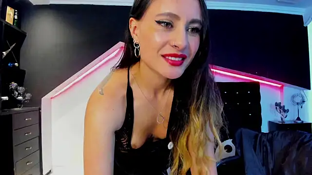 Coral Gibson online show from March 18, 7:20 pm