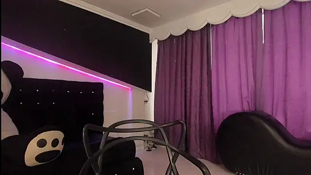 Coral Gibson online show from April 8, 12:16 pm