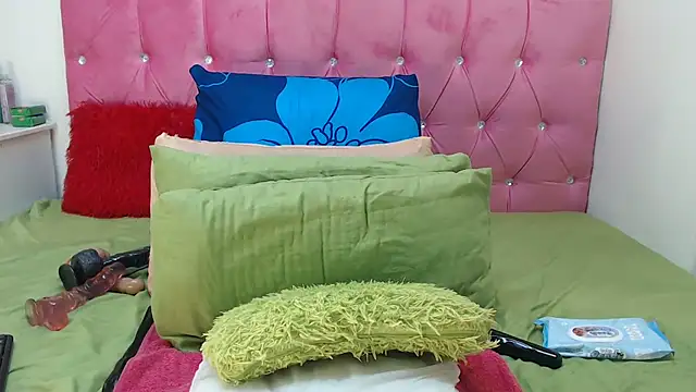 Hotty-boobsxxx online show from February 17, 4:48 pm