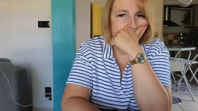 Snapshot of Sandcoq chatting on June 1, 8:16 am Sandcoq online show from June 1, 8:16 am