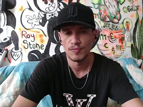 roystonee01 online show from September 16, 3:02 pm