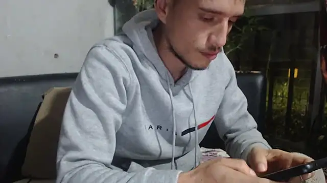 roystonee01 online show from November 18, 6:40 am