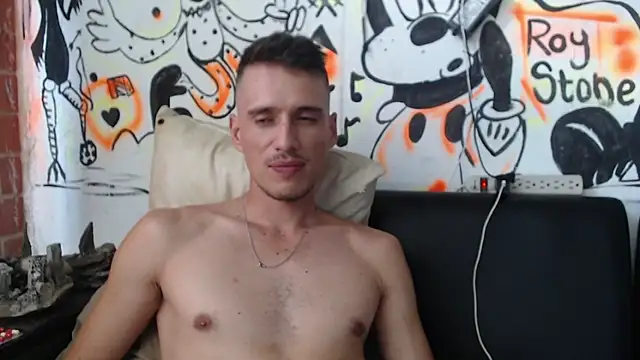 roystonee01 online show from February 17, 9:10 pm