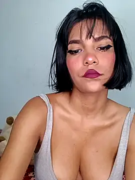 Snapshot of misskitty19-01 chatting on February 12, 9:42 am misskitty19-01 online show from February 12, 9:42 am