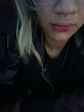 Snapshot of Carolinen chatting on February 13, 3:18 am Carolinen online show from February 13, 3:18 am