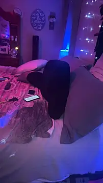 Snapshot of Dani_Dragon69 chatting on December 15, 10:18 am Dani Dragon69 online show from December 15, 10:18 am