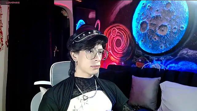 Snapshot of Yedrix chatting on February 13, 5:53 pm Yedrix online show from February 13, 5:53 pm