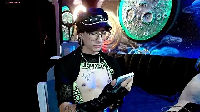 Snapshot of Yedrix chatting on February 19, 3:30 pm Yedrix online show from February 19, 3:30 pm