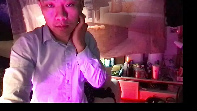 ex199212 online show from March 9, 5:49 pm