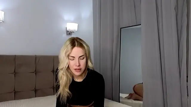 Snapshot of magnificent_angel chatting on February 13, 6:59 pm magnificent angel online show from February 13, 6:59 pm