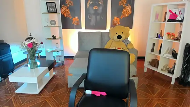 Snapshot of saralife chatting on February 6, 10:29 am saralife online show from February 6, 10:29 am