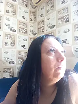 Snapshot of Veronica-Celie chatting on April 6, 9:43 am Veronica-Celie online show from April 6, 9:43 am
