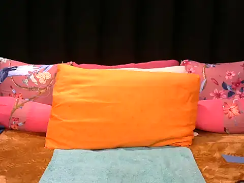 Pearl 00 online show from May 28, 2:53 am