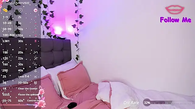 Snapshot of charlotte_james0 chatting on February 11, 4:11 am charlotte james0 online show from February 11, 4:11 am