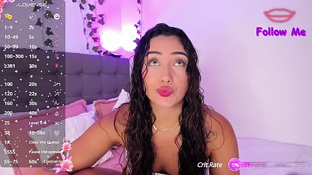 Snapshot of charlotte_james0 chatting on February 12, 12:48 am charlotte james0 online show from February 12, 12:48 am