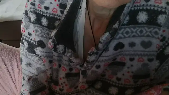 Snapshot of VeneRed chatting on February 23, 9:44 am VeneRed online show from February 23, 9:44 am