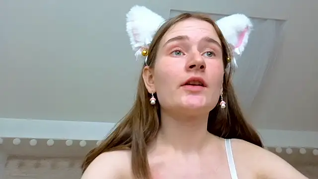 L1ittle kitty  online show from March 21, 5:45 pm