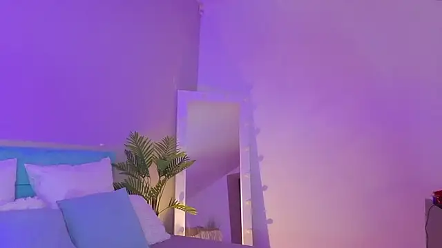 L1ittle kitty  online show from March 4, 6:30 am