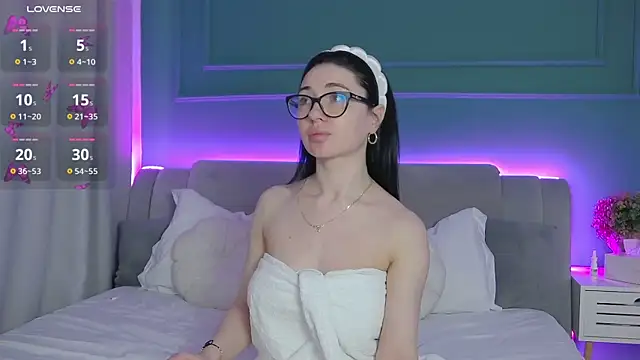 Snapshot of AllisonSky chatting on March 30, 10:49 am AllisonSky online show from March 30, 10:49 am