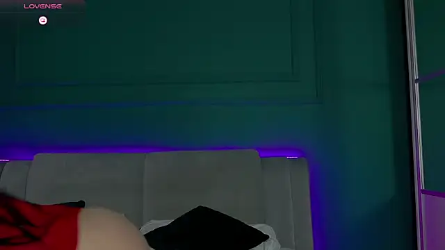 Snapshot of AllisonSky chatting on April 14, 6:14 pm AllisonSky online show from April 14, 6:14 pm