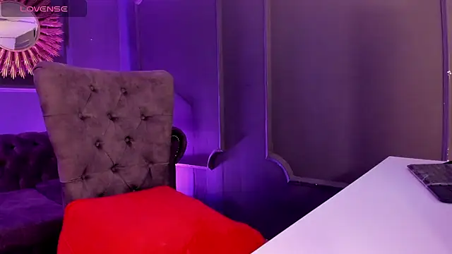 Snapshot of Lucy_Williiams chatting on January 13, 7:11 am Lucy Williiams online show from January 13, 7:11 am