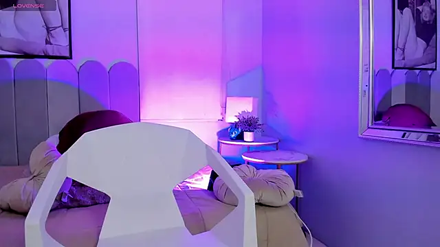 Snapshot of Lucy_Williiams chatting on February 5, 6:46 am Lucy Williiams online show from February 5, 6:46 am