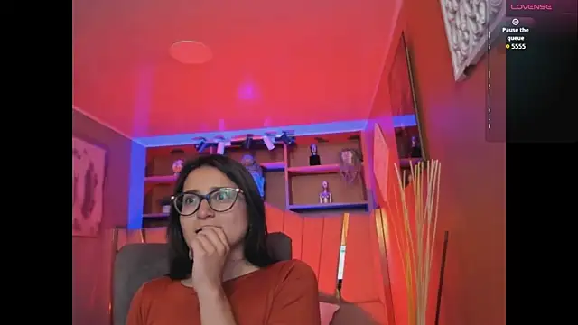 Snapshot of Lucy_Williiams chatting on October 20, 11:10 am Lucy Williiams online show from October 20, 11:10 am