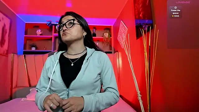 Lucy Williiams online show from November 12, 12:05 pm