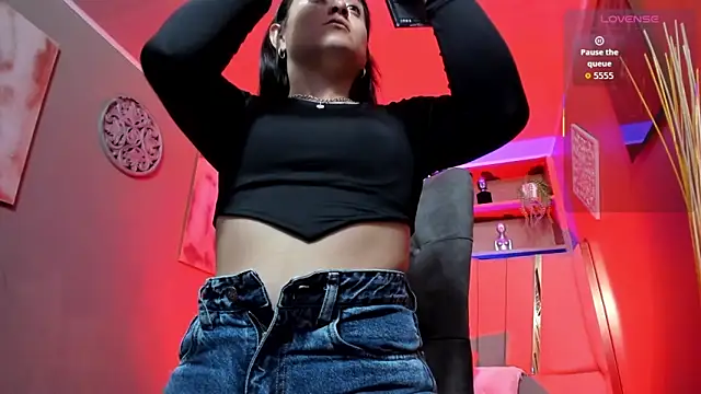 Lucy Williiams online show from December 2, 11:59 am