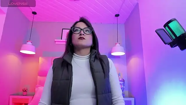 Lucy Williiams online show from January 16, 7:29 pm