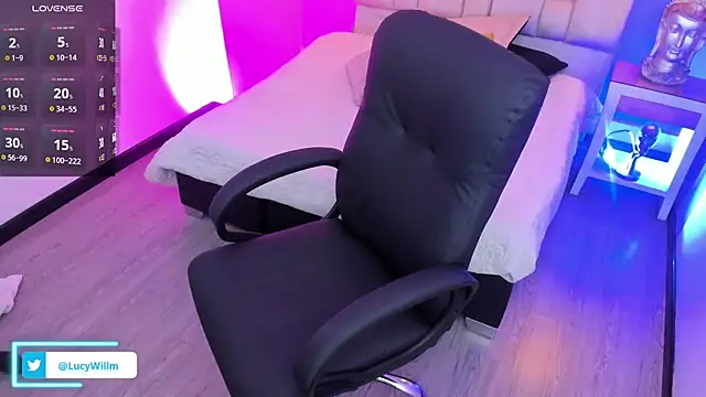 Lucy Williiams online show from April 13, 7:30 pm