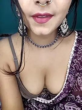 Snapshot of Diamond_queeen chatting on December 28, 10:23 pm Diamond queeen online show from December 28, 10:23 pm