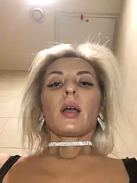 Diamond Bunny  online show from December 28, 3:37 pm