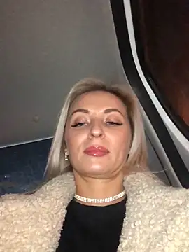 Diamond Bunny  online show from January 3, 3:33 pm